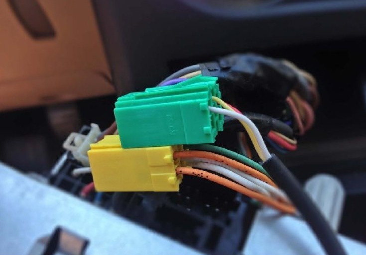 Branchement du câble auxiliaire sur autoradio Renault Update List
